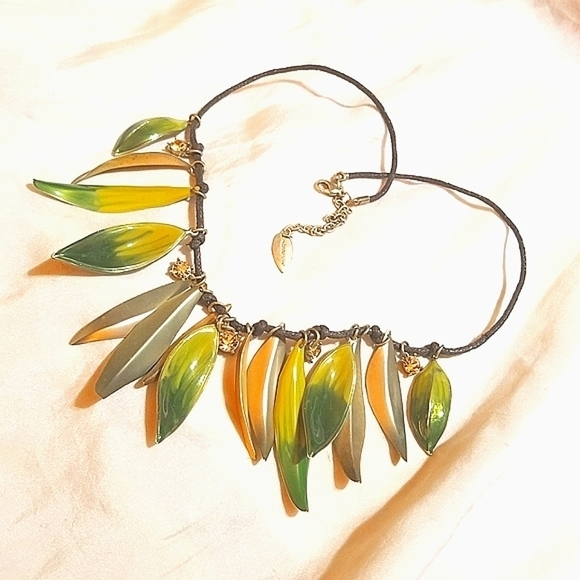COLDWATER Creek NWOT Enamel Leaves Crystals Necklace - Picture 2 of 5